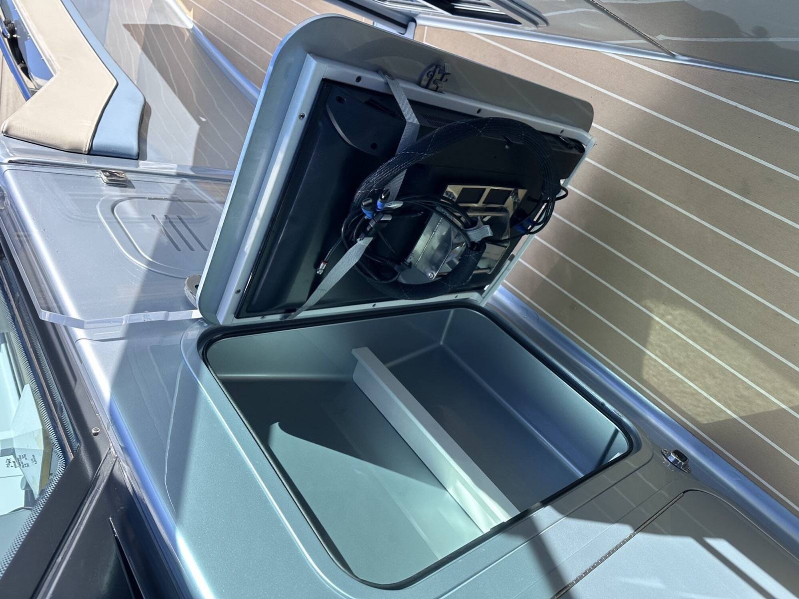 Formula 430 SSC cockpit storage compartment with insulated cooler space