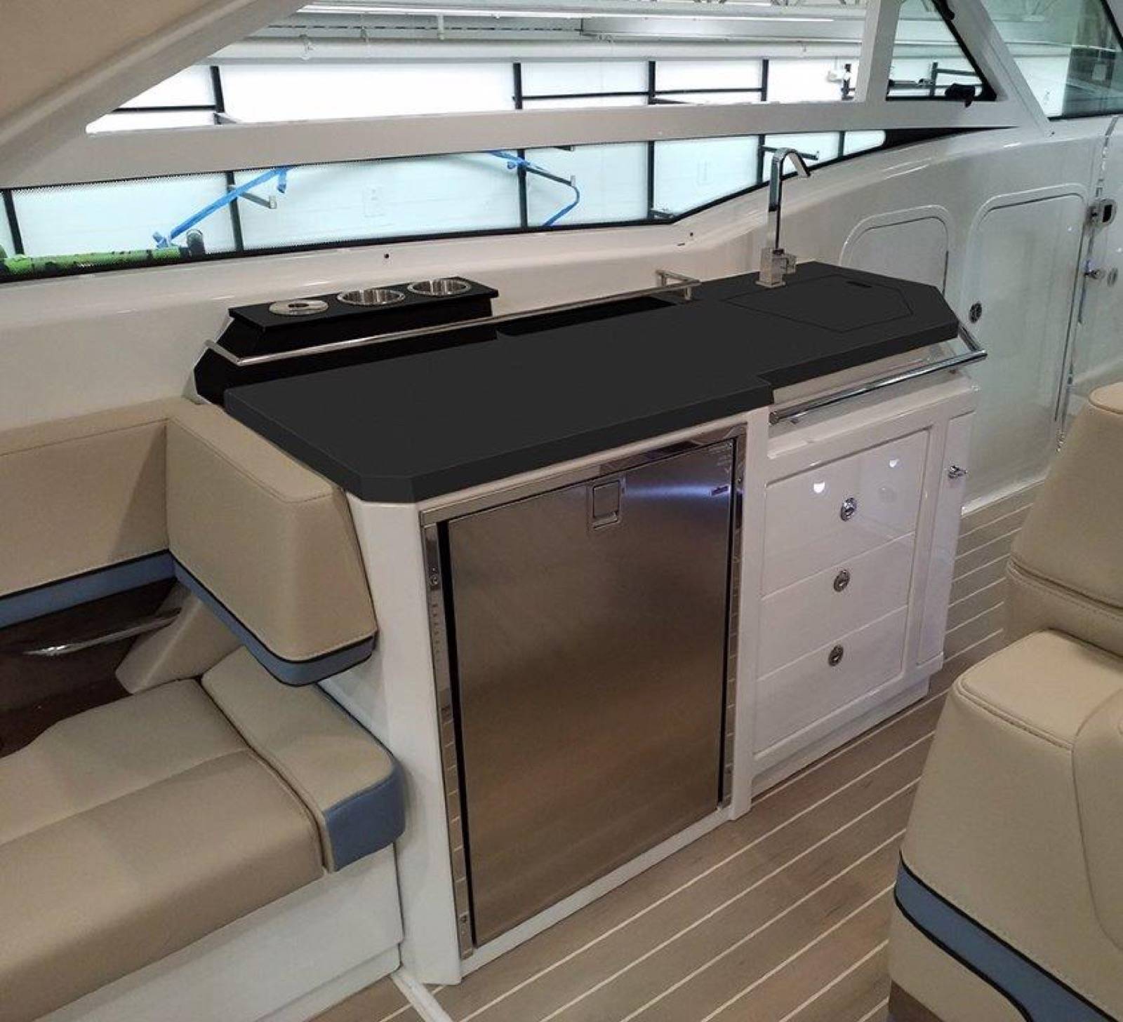 Formula 430 SSC cockpit galley with refrigerator, storage drawers and wet bar