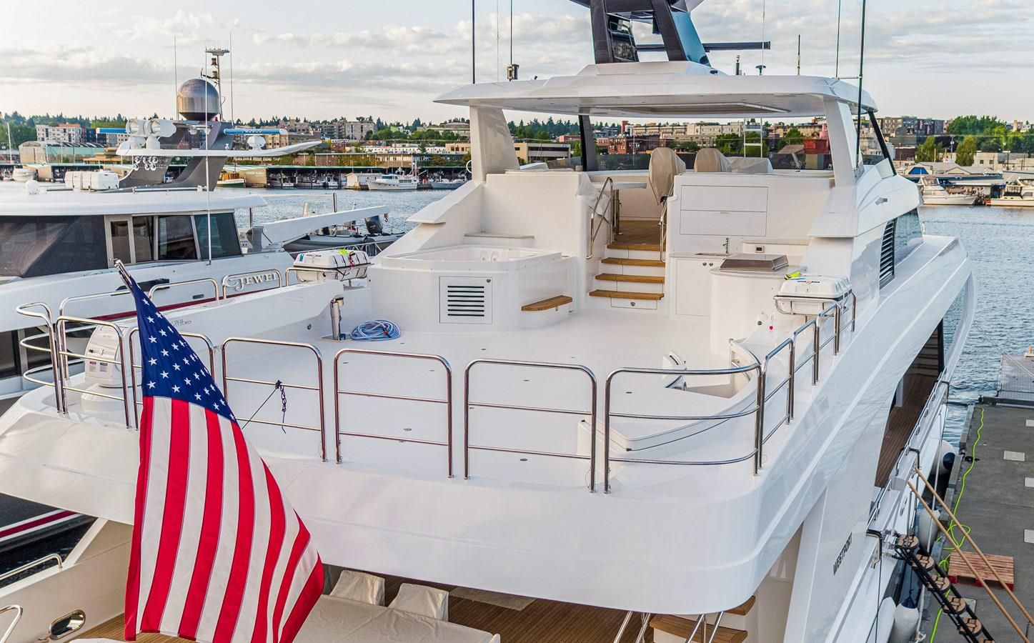Foredeck aboard Lion's Den, Westport 125