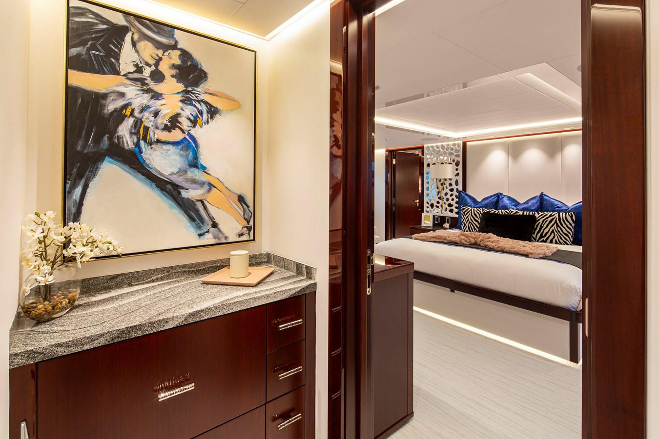 Entry foyer aboard Lion's Den, Westport 125